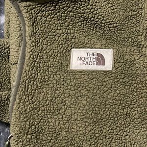 Like New Northface 3/4in zip up